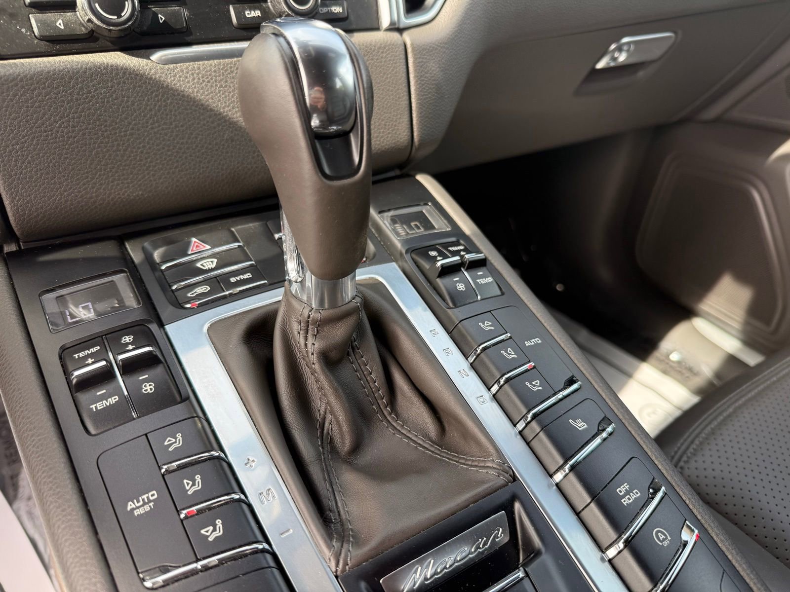 Used 2015 Porsche Macan S image 21