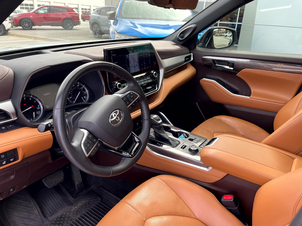 Used 2021 Toyota Highlander Platinum AWD/4WD image 11