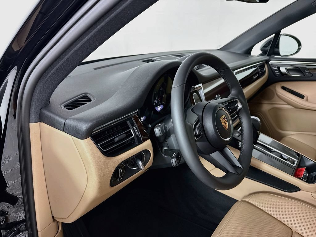New 2026 Porsche Macan AWD/4WD image 4