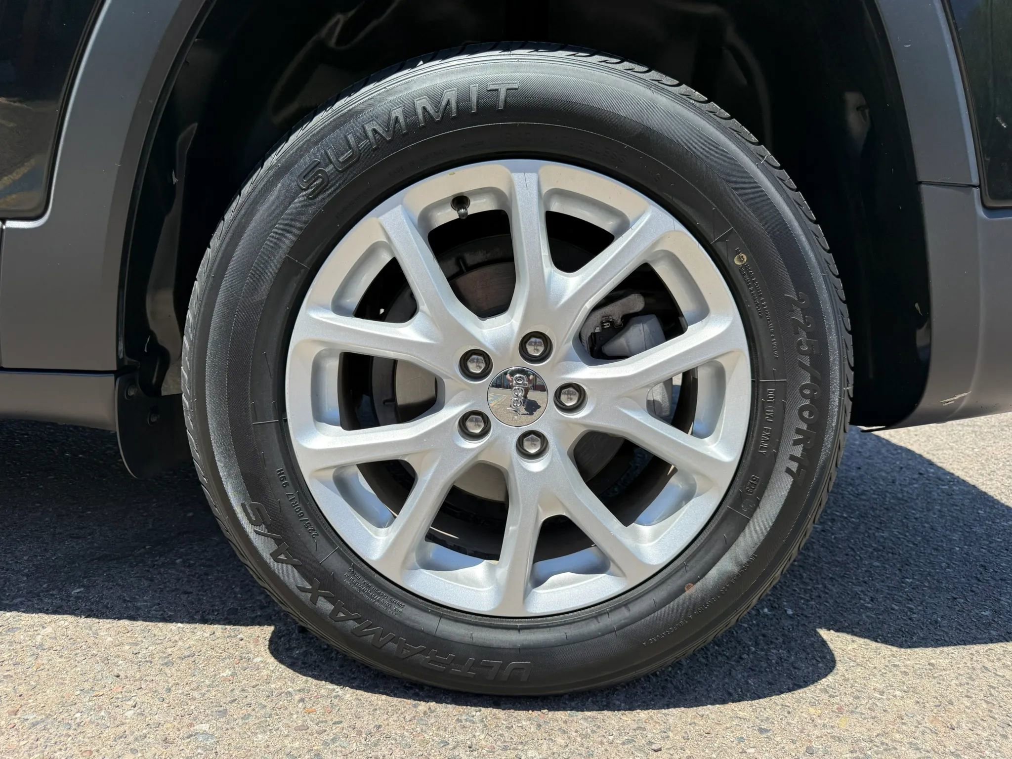 Used 2017 Jeep Cherokee Latitude w/ Safety/Convenience Group FWD image 48