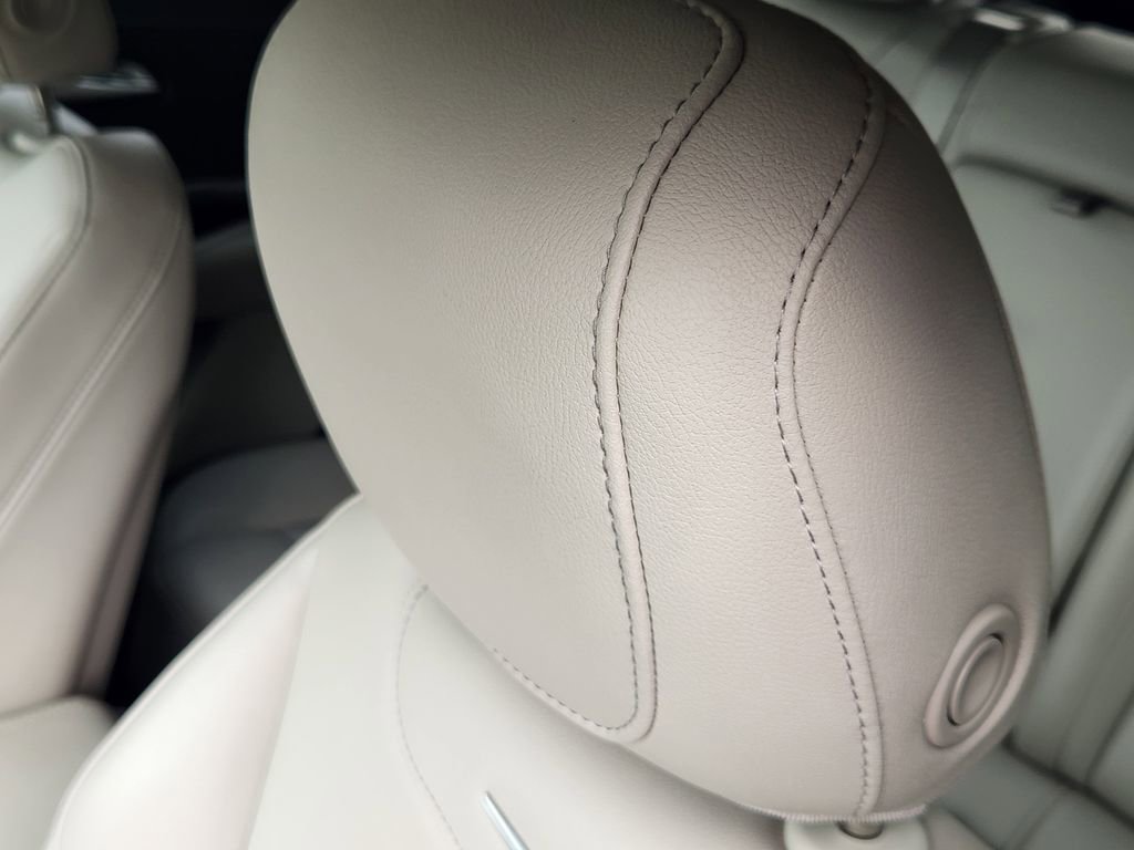 Used 2020 Cadillac XT4 Luxury w/ Cold Weather Package image 14