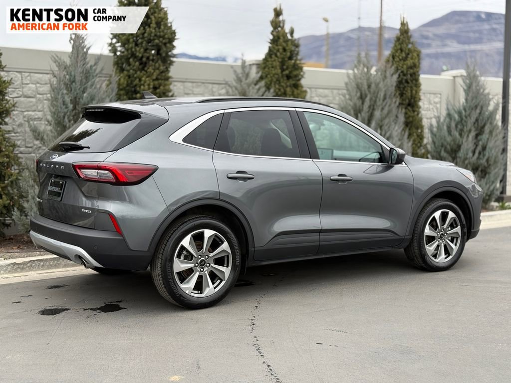 Used 2025 Ford Escape Platinum image 10