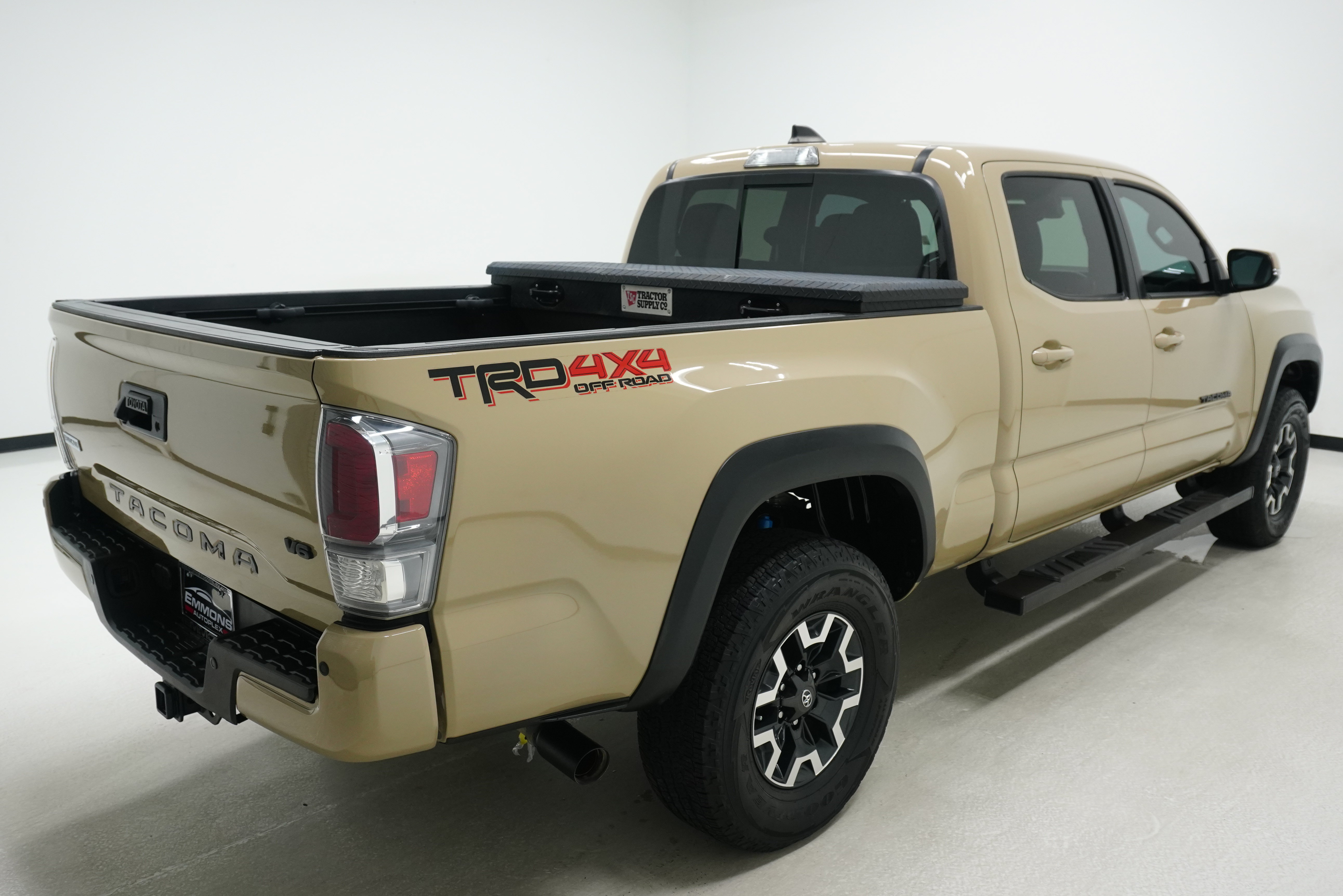 Used 2020 Toyota Tacoma TRD Off-Road w/ Advanced Technology Package AWD/4WD image 4