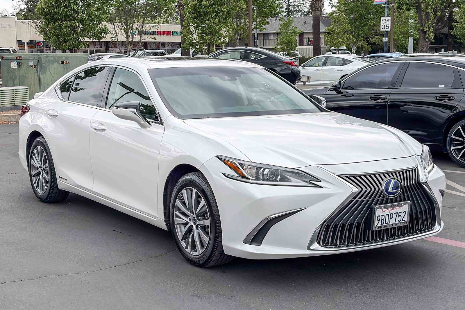 Used 2021 Lexus ES 300h w/ Accessory Package image 5