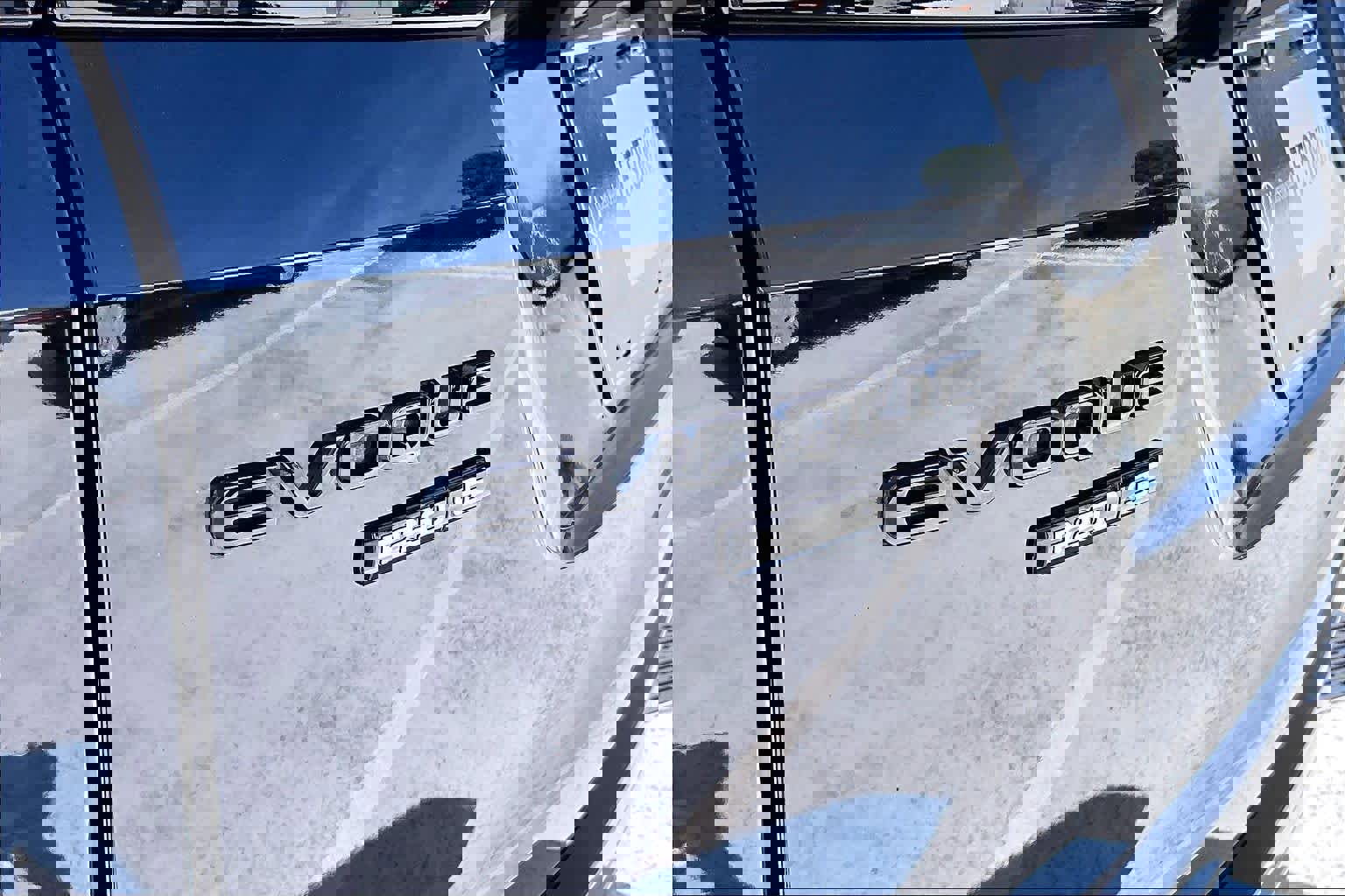 Used 2020 Land Rover Range Rover Evoque SE image 31