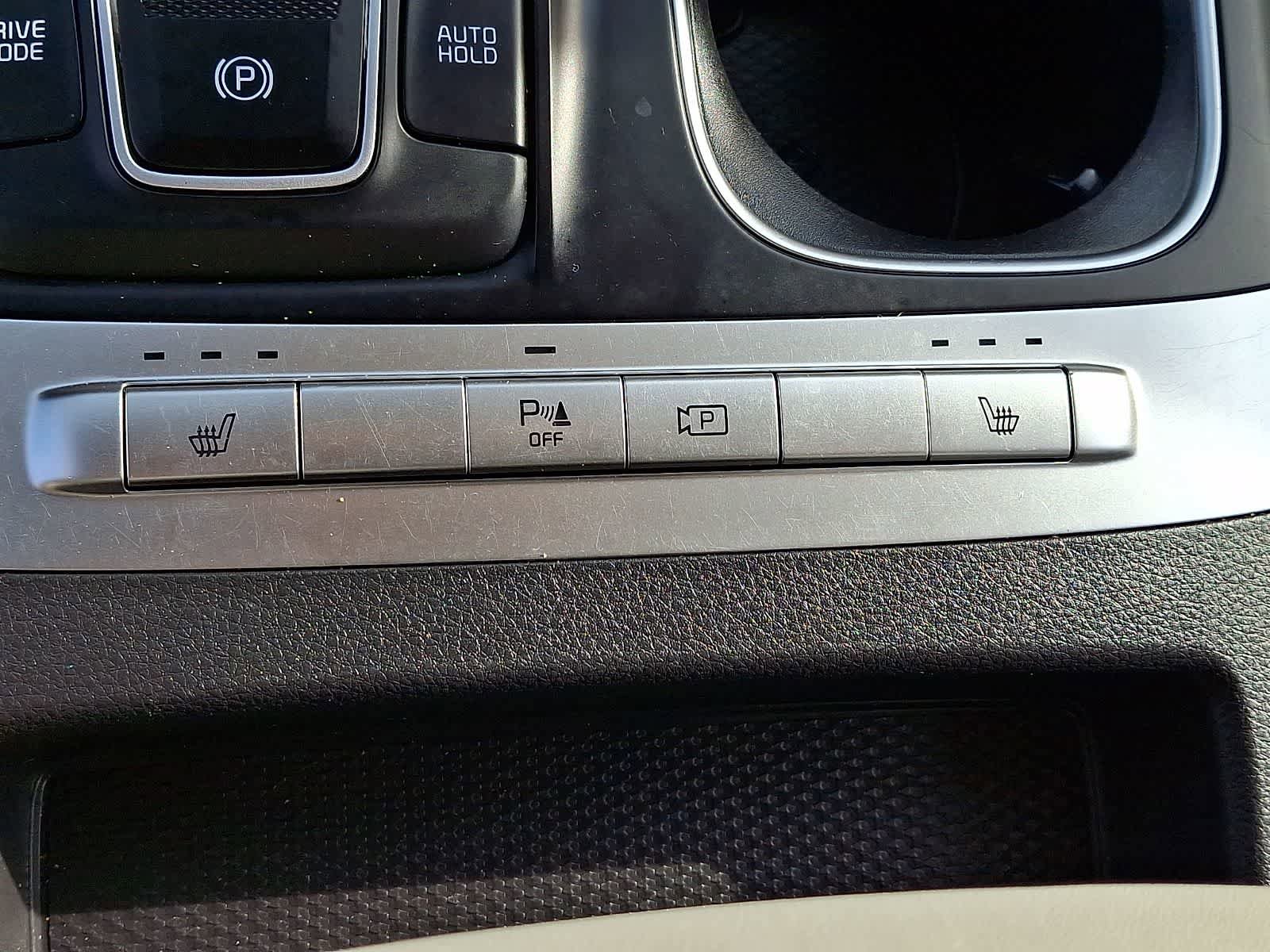 Used 2022 Kia Carnival LX image 25