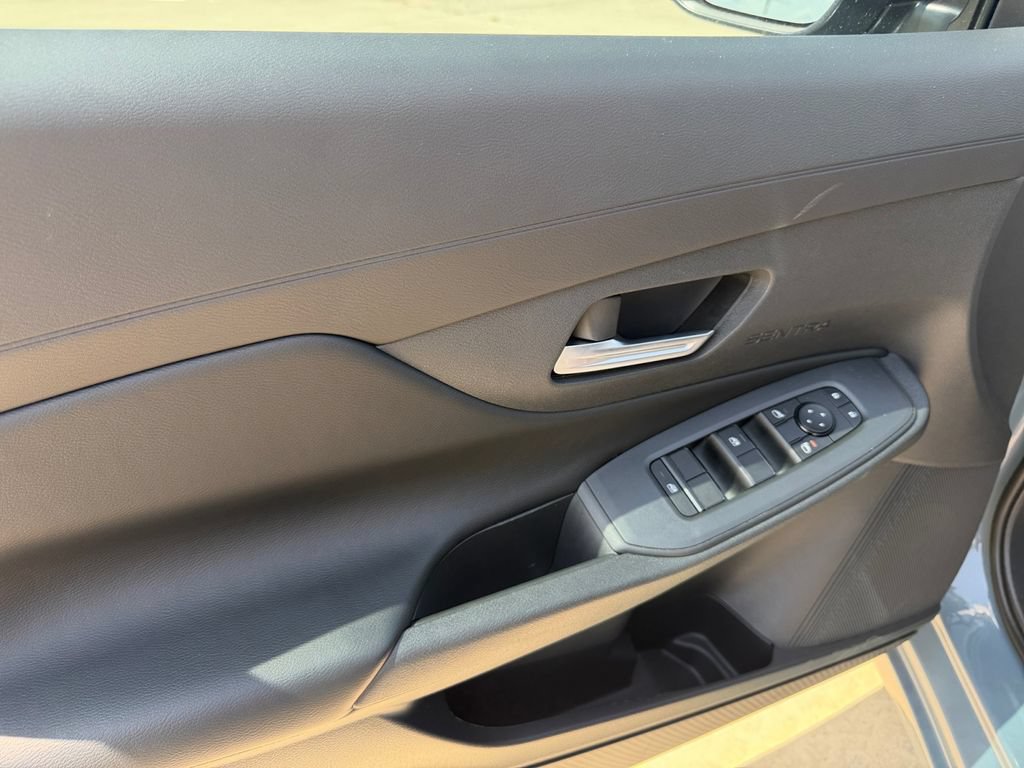 Used 2026 Nissan Sentra SV w/ SV Convenience Package FWD image 11
