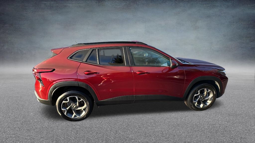 Used 2025 Chevrolet Trax LT FWD image 29