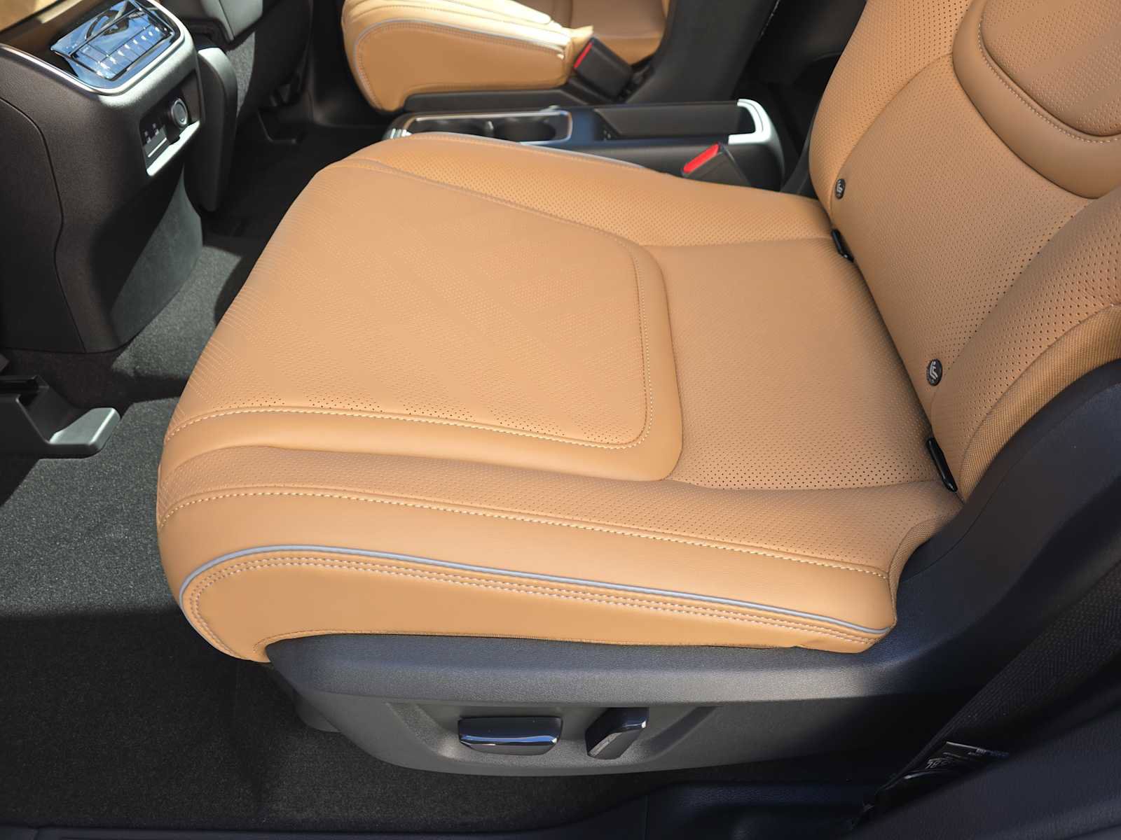 New 2026 INFINITI QX80 Luxe w/ Cargo Package image 13