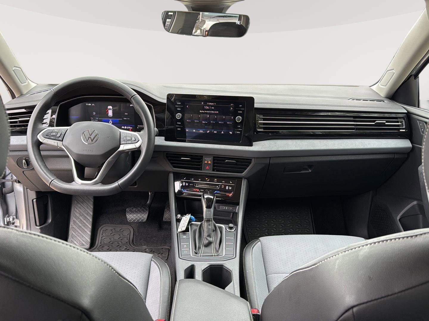 Certified 2025 Volkswagen Jetta SE image 20