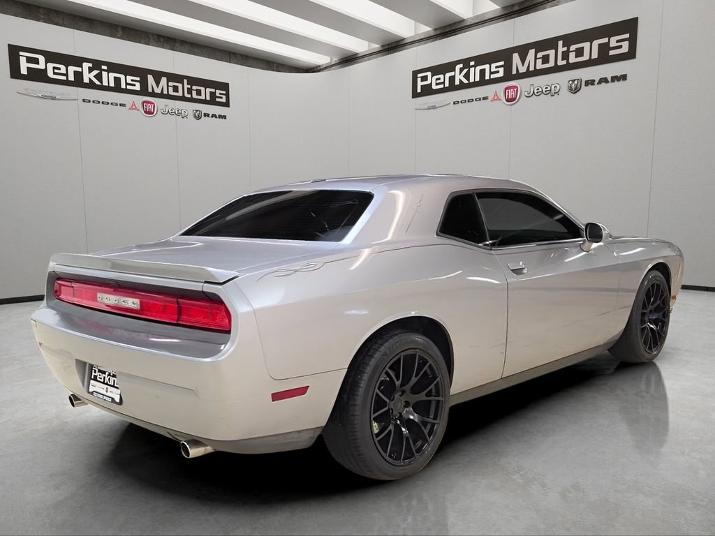 Used 2014 Dodge Challenger R/T RWD image 5