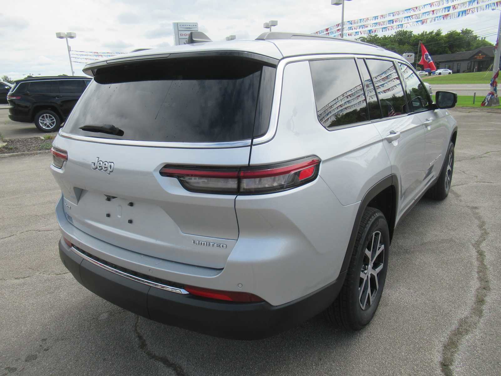 New 2025 Jeep Grand Cherokee L Limited w/ Trailer Tow Package image 8