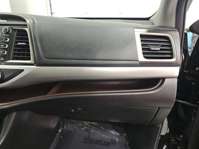 Used 2016 Toyota Highlander XLE AWD/4WD image 41