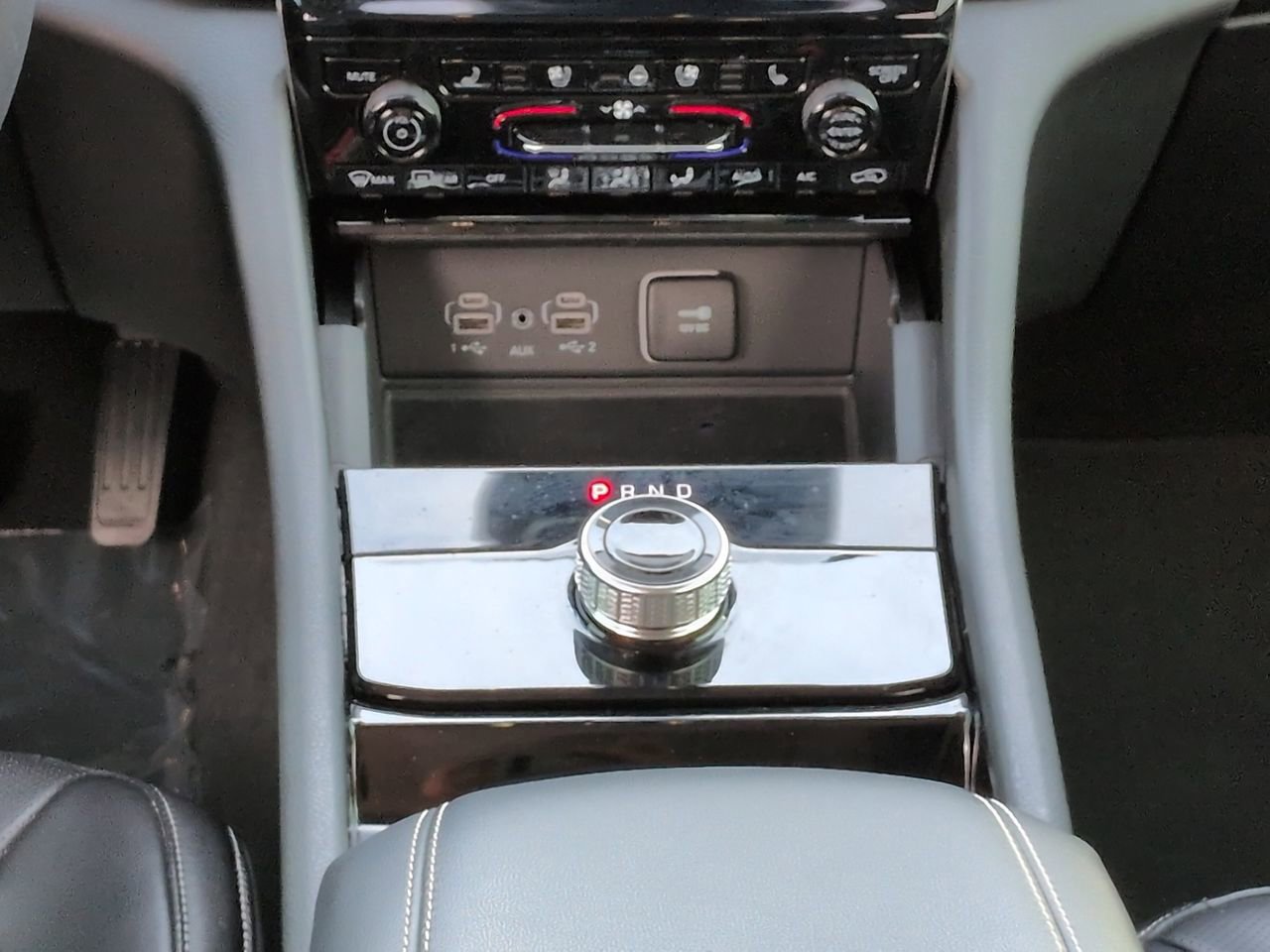 Used 2023 Jeep Grand Cherokee Limited w/ Luxury Tech Group II RWD image 18