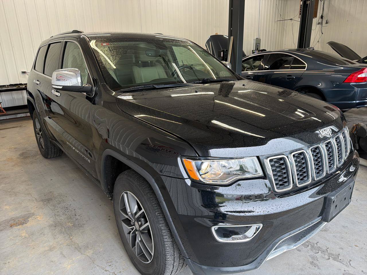 Used 2018 Jeep Grand Cherokee Limited AWD/4WD image 7