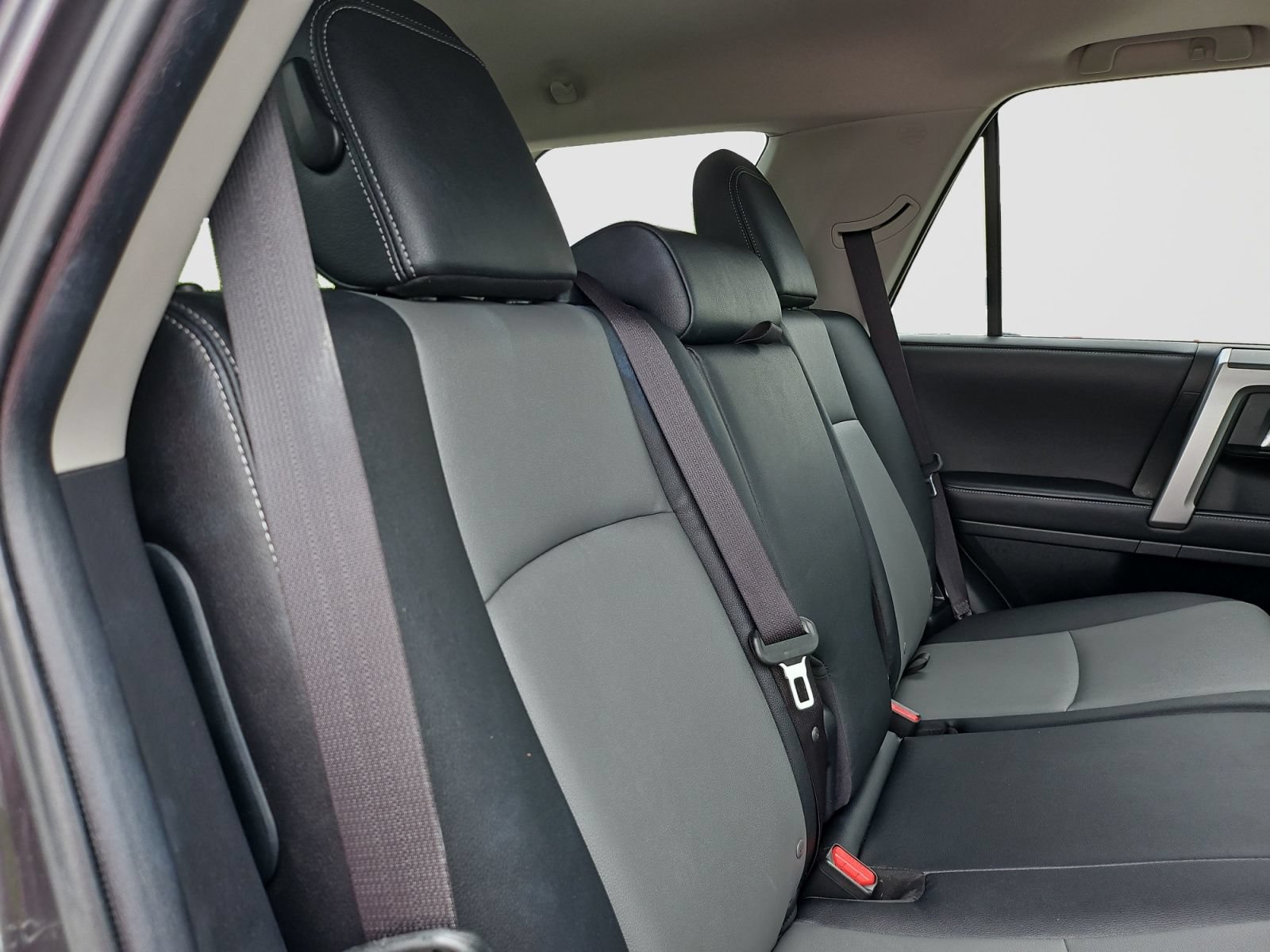 Used 2023 Toyota 4Runner SR5 Premium w/ Moonroof Package RWD image 39