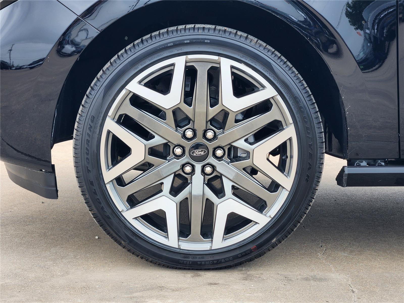 New 2025 Ford Expedition Max Platinum w/ Platinum Ultimate Package AWD/4WD image 7