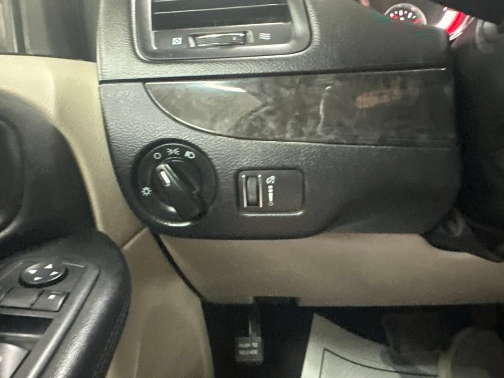 Used 2012 Dodge Grand Caravan SXT w/ Entertainment Group 1 FWD image 45