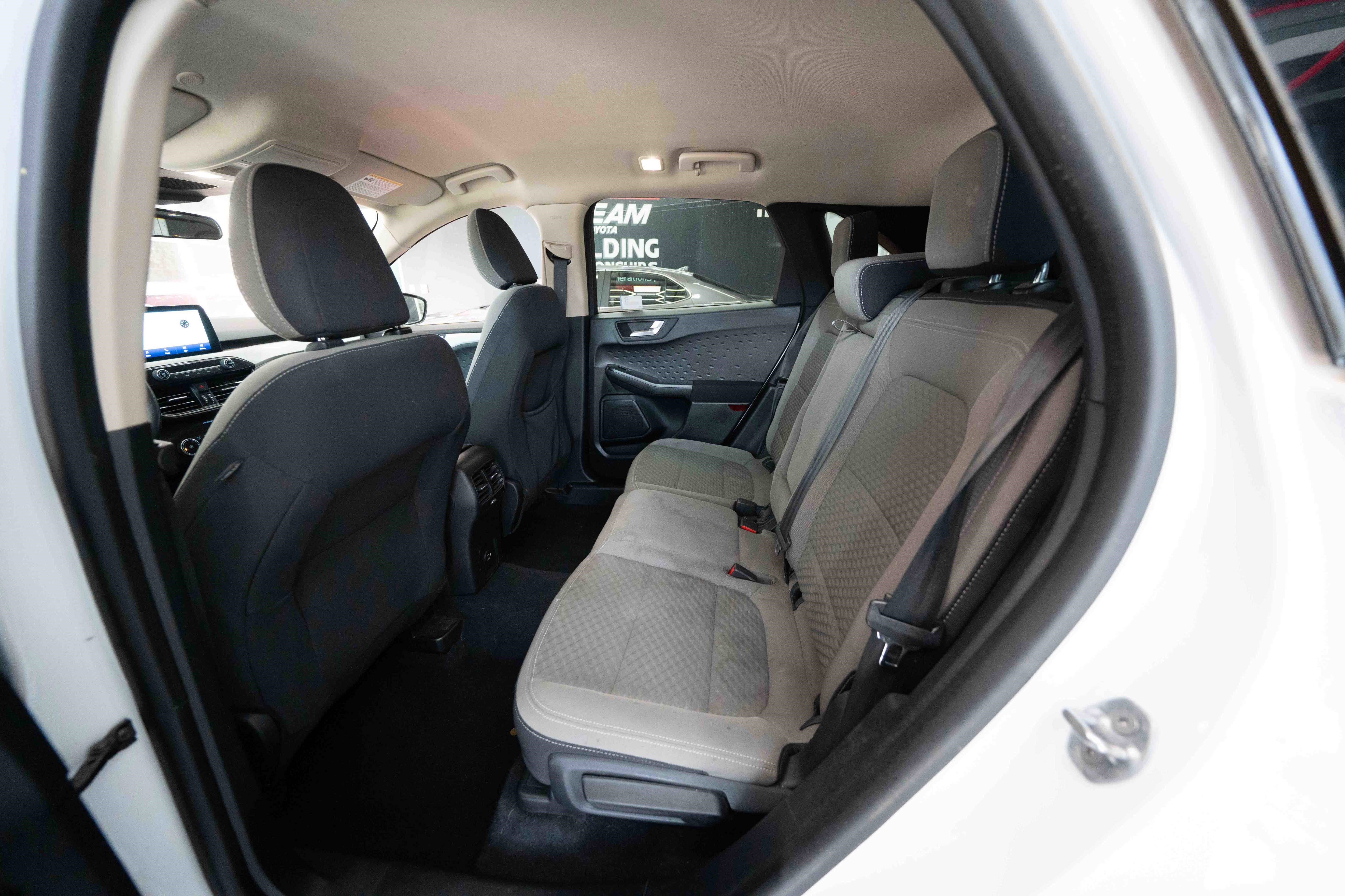 Used 2020 Ford Escape SE image 24