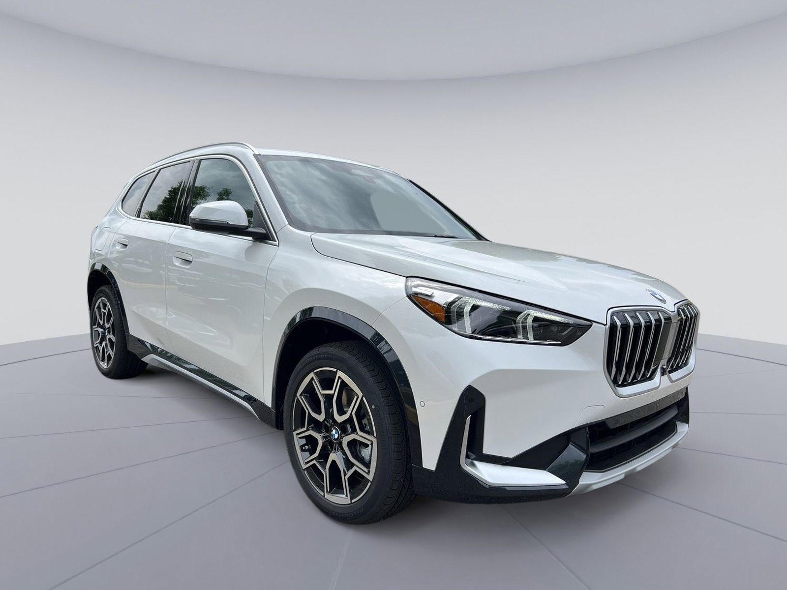 Certified 2025 BMW X1 xDrive28i w/ Technology Package image 7