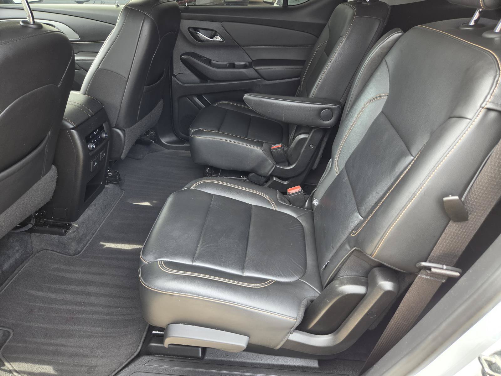 Used 2020 Chevrolet Traverse RS FWD image 13