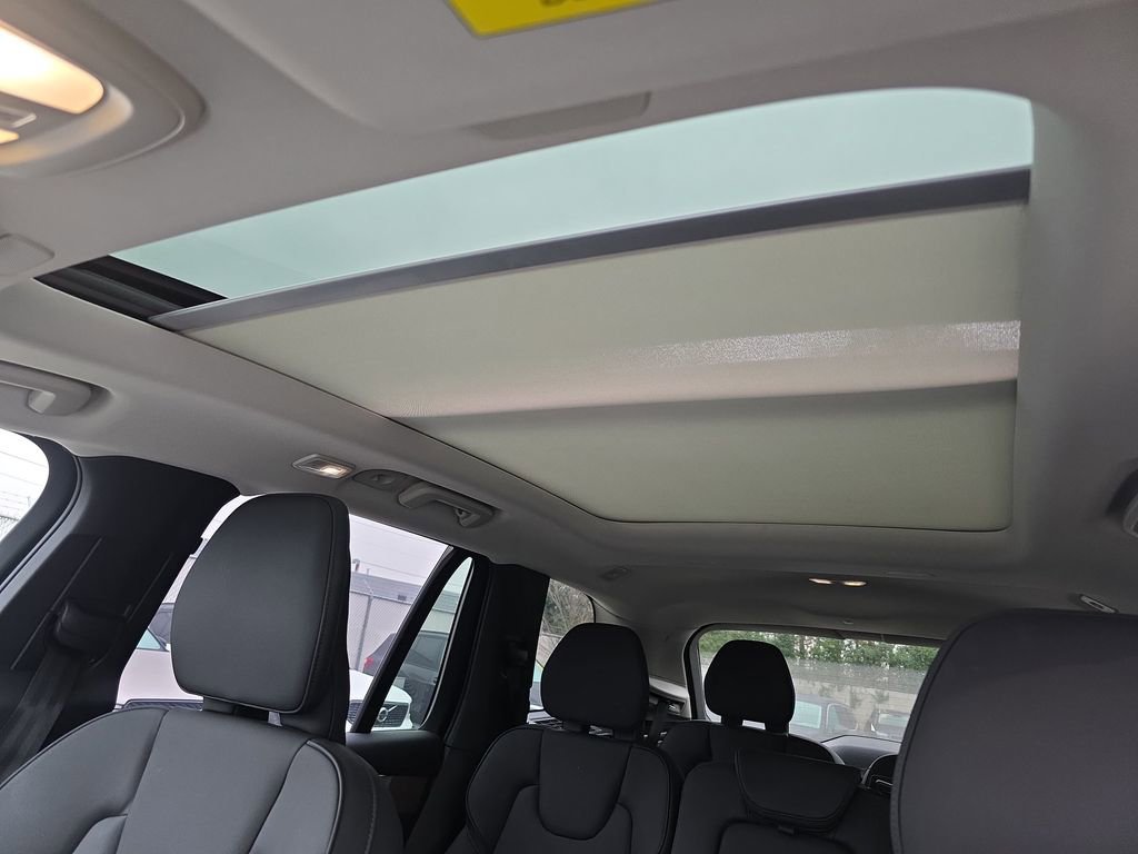 Certified 2025 Volvo XC90 B6 Plus image 34