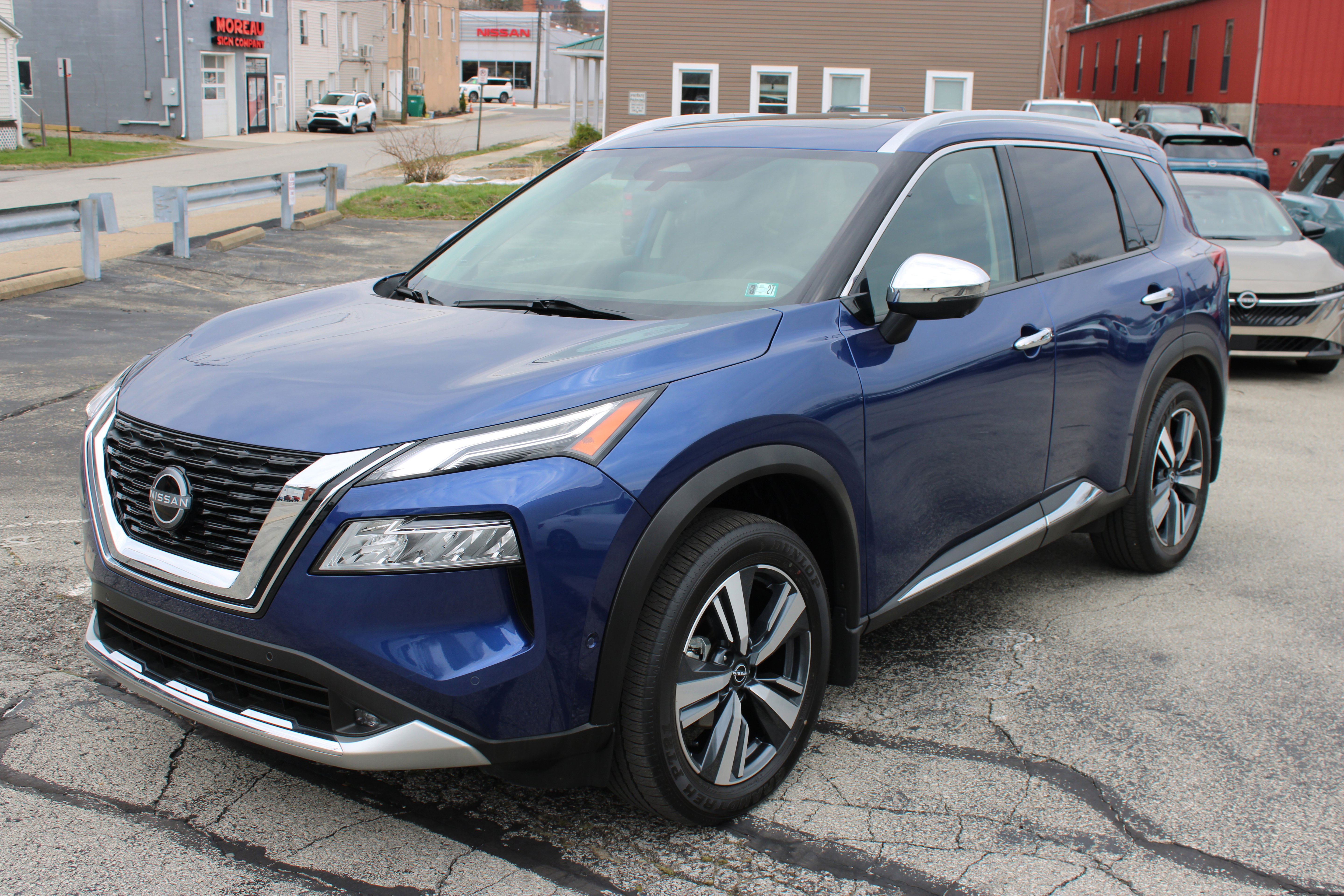 Certified 2023 Nissan Rogue Platinum AWD/4WD image 1