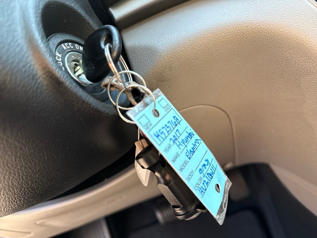 Used 2017 Hyundai Elantra SE image 27