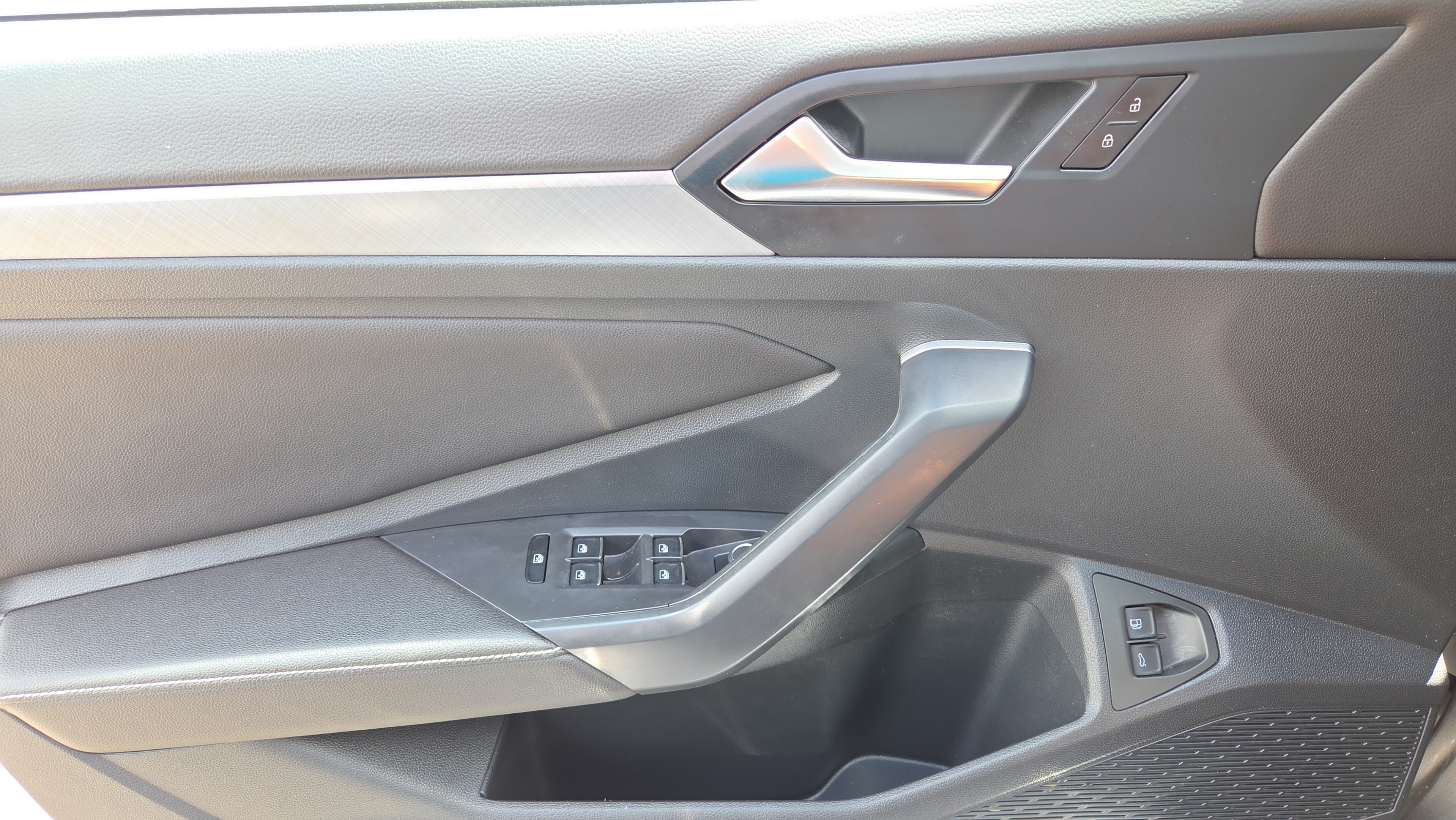 Used 2024 Volkswagen Jetta SE FWD image 15