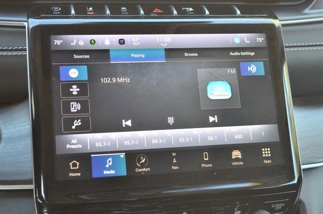 Used 2023 Jeep Grand Cherokee Limited image 28