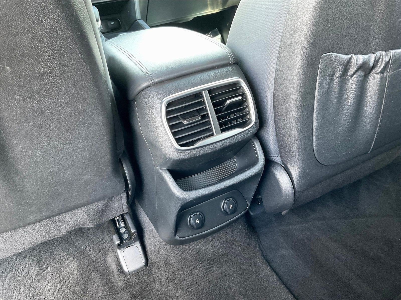 Used 2019 Hyundai Santa Fe SEL FWD image 10