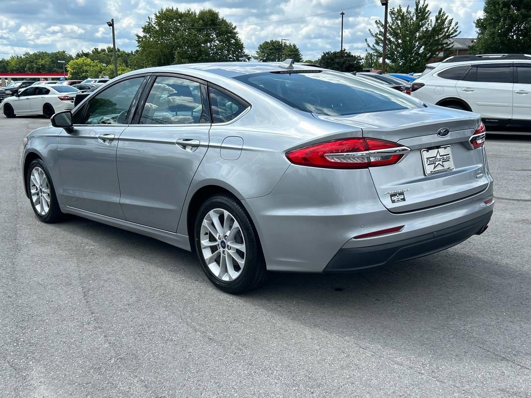 Used 2020 Ford Fusion SE image 5
