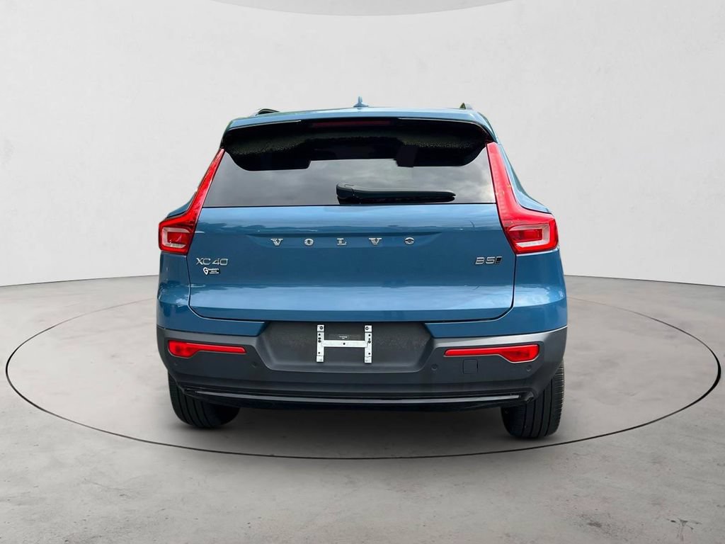 Certified 2023 Volvo XC40 B5 Plus w/ Driver Assist Package AWD/4WD image 4