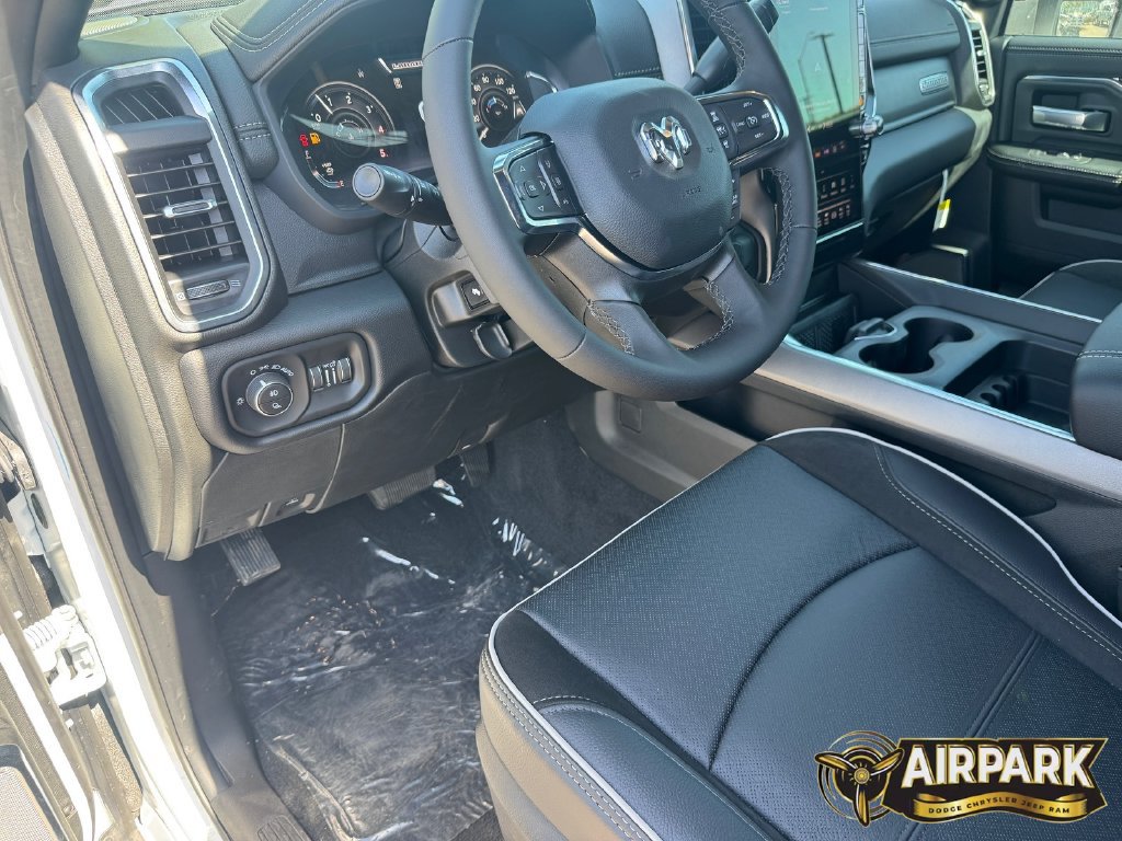 New 2026 RAM 2500 Laramie AWD/4WD image 18