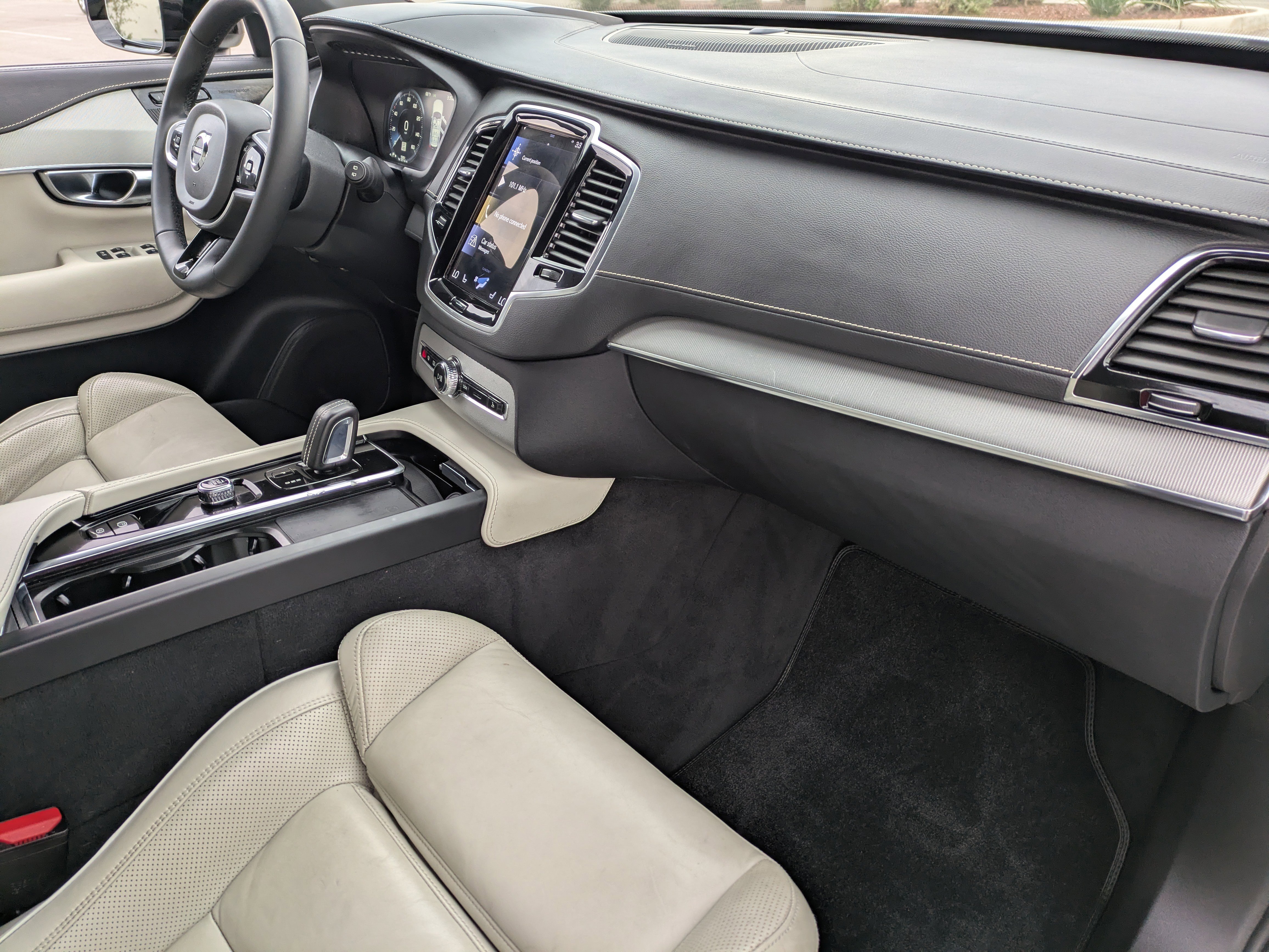 Used 2022 Volvo XC90 T8 R-Design w/ Advanced Package image 13