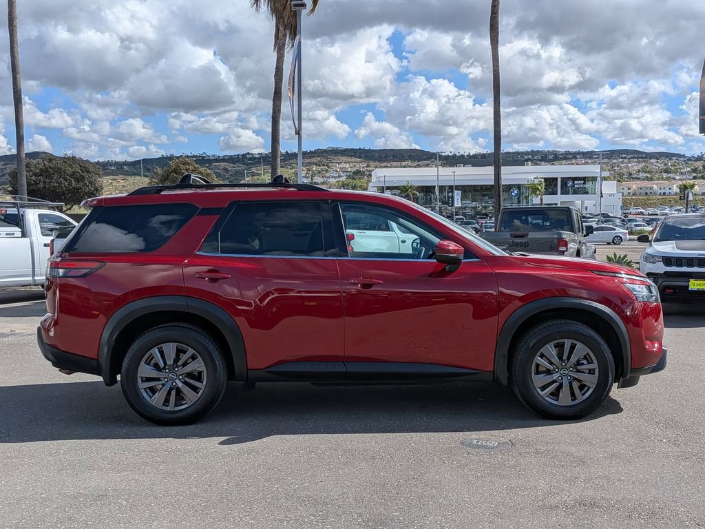 Used 2022 Nissan Pathfinder SV w/ SV Black Package image 8