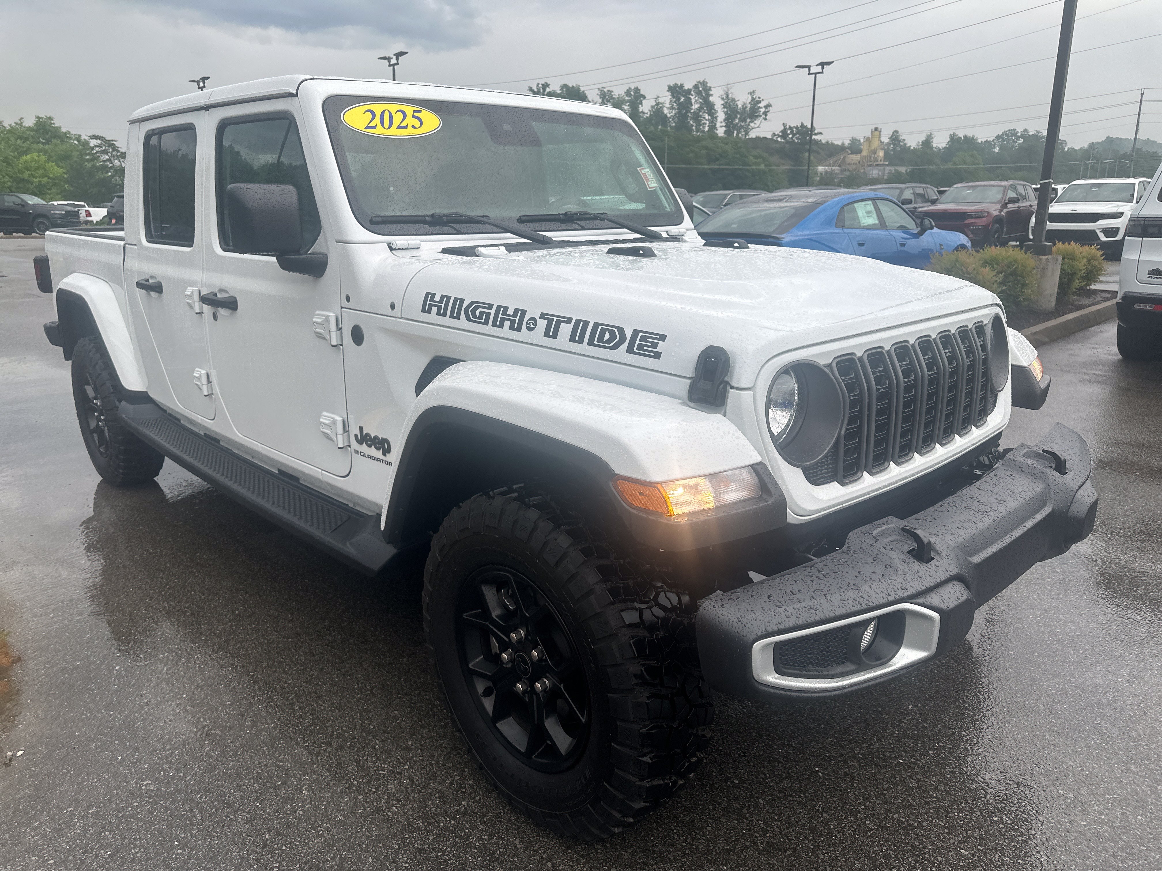 Used 2025 Jeep Gladiator Sport AWD/4WD image 5