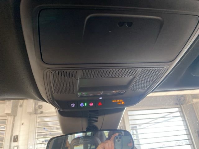 Used 2025 Chevrolet Traverse LT AWD/4WD image 17