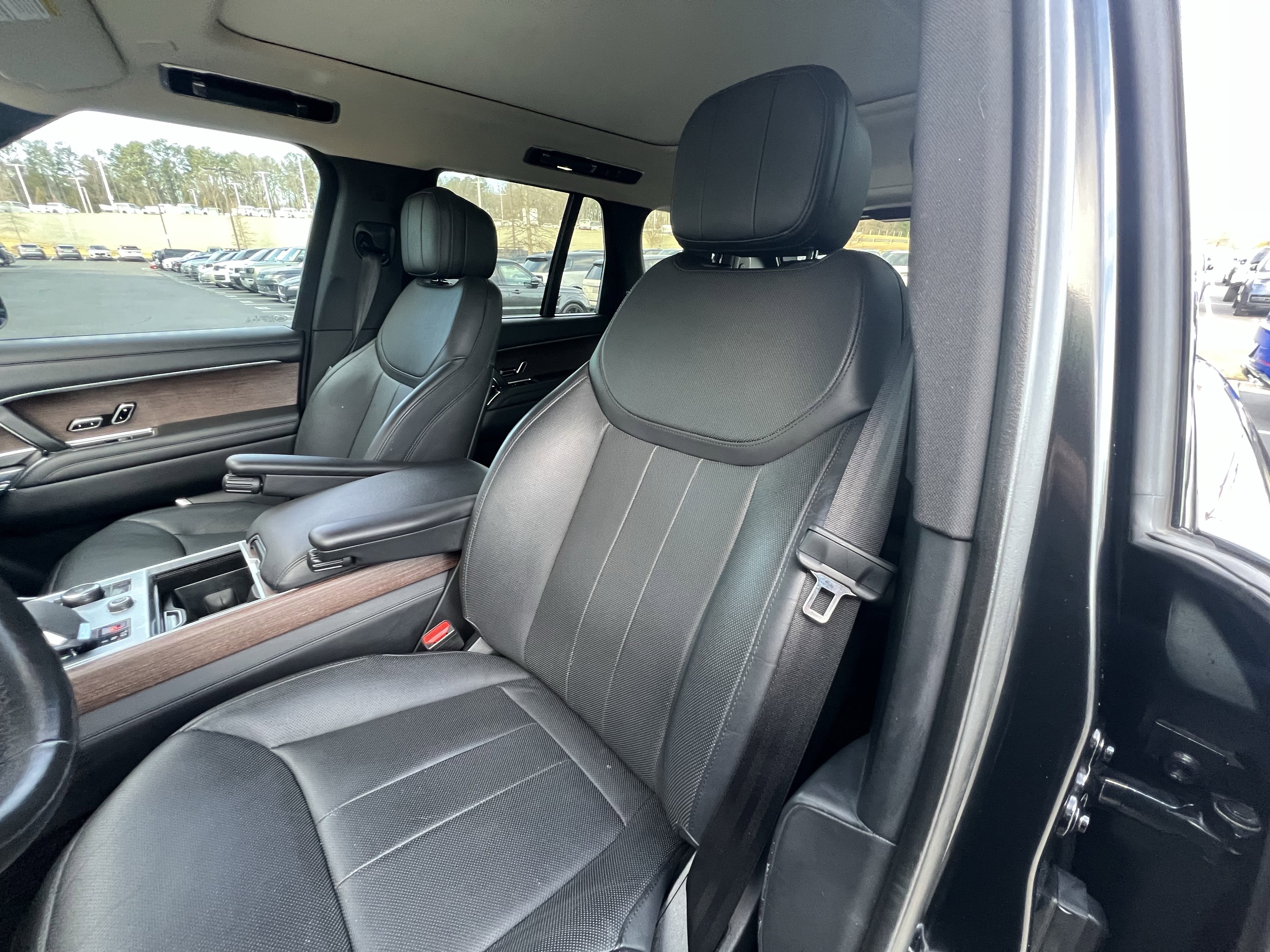 Certified 2023 Land Rover Range Rover SE image 18