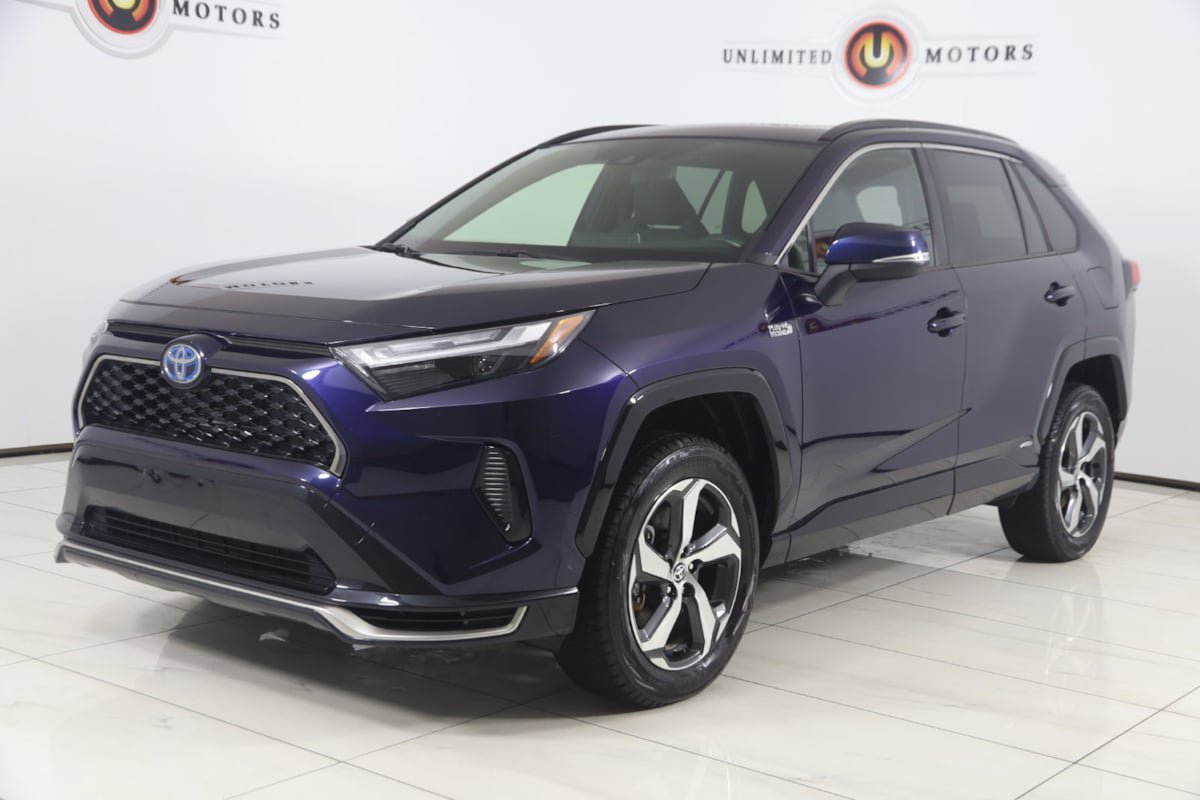 Used 2024 Toyota RAV4 SE w/ Weather & Moonroof Package AWD/4WD image 5