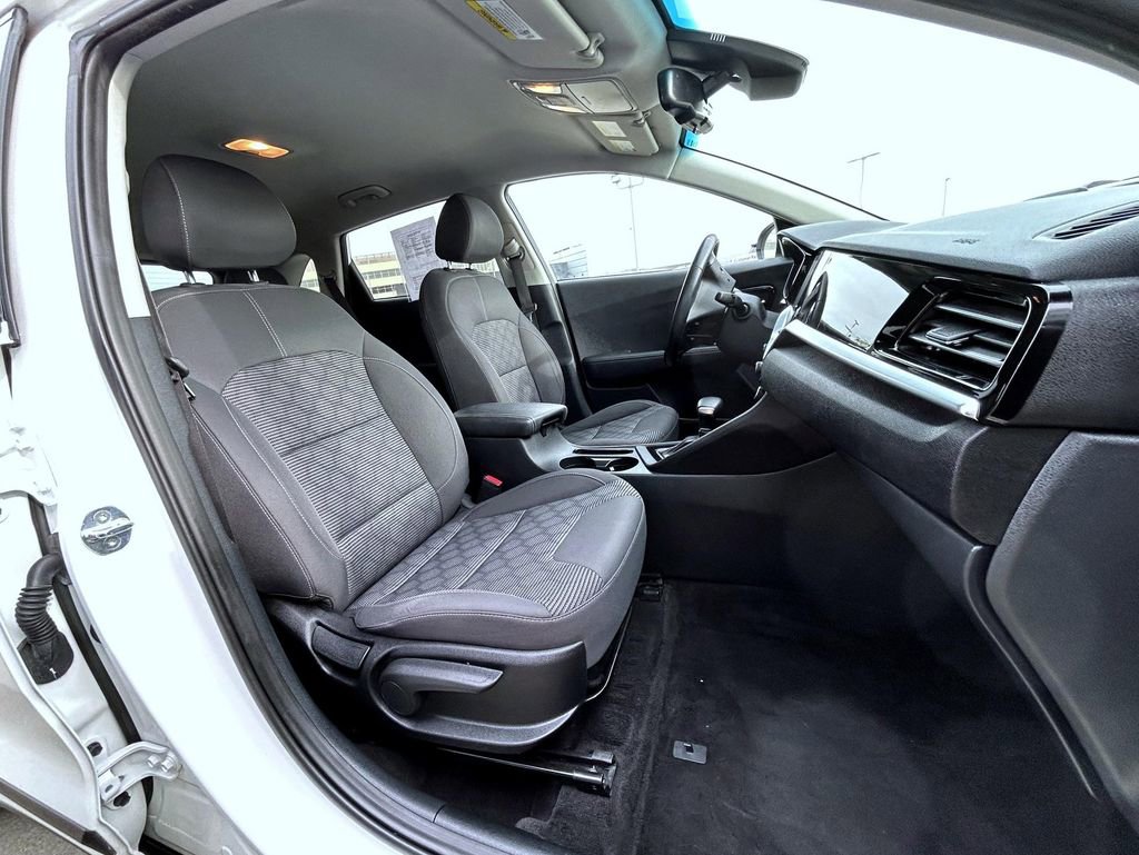 Used 2022 Kia Niro LXS image 16