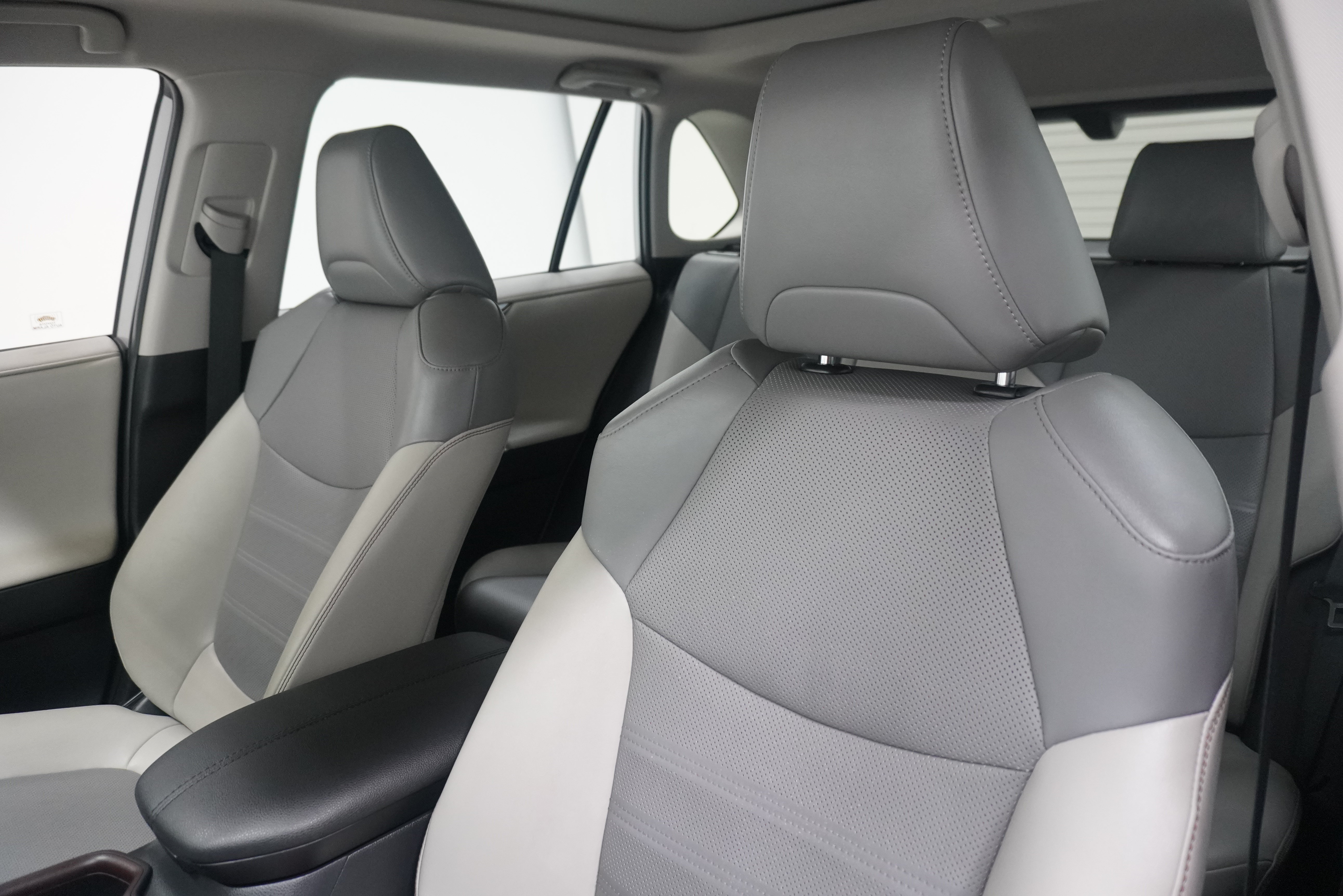 Used 2019 Toyota RAV4 Limited w/ Advanced Technology Package AWD/4WD image 11
