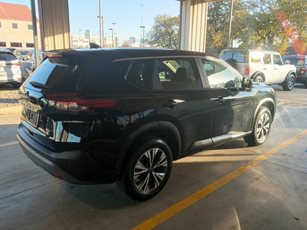 Used 2023 Nissan Rogue SV image 9