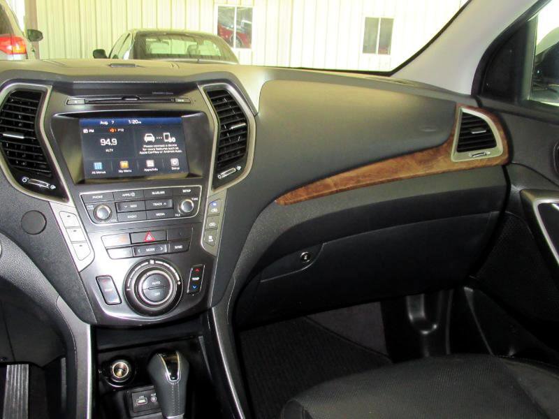 Used 2017 Hyundai Santa Fe Limited image 24
