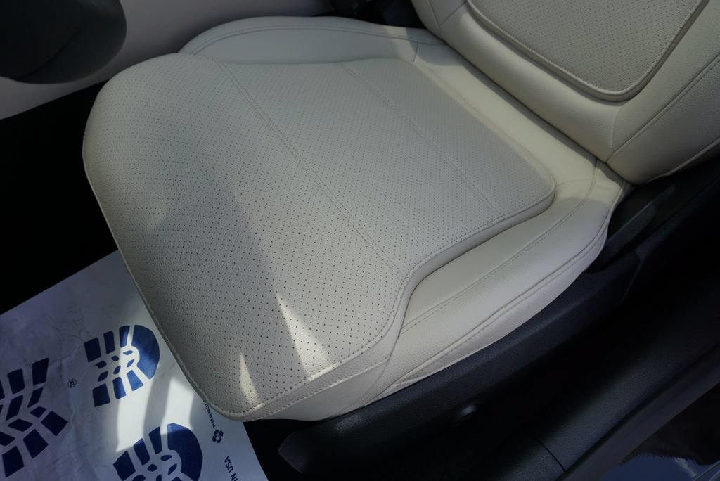 Certified 2025 Mercedes-Benz C 300 Sedan image 41
