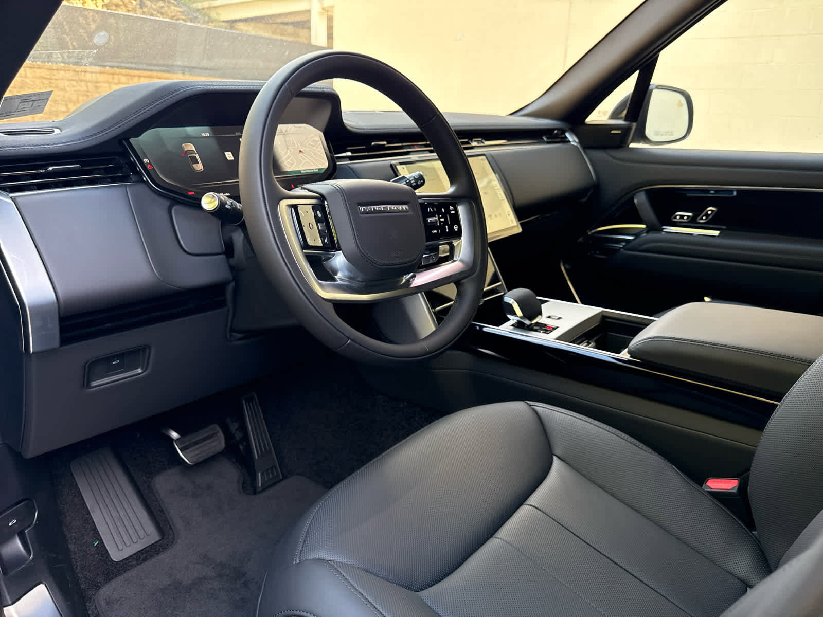 New 2025 Land Rover Range Rover SE image 12