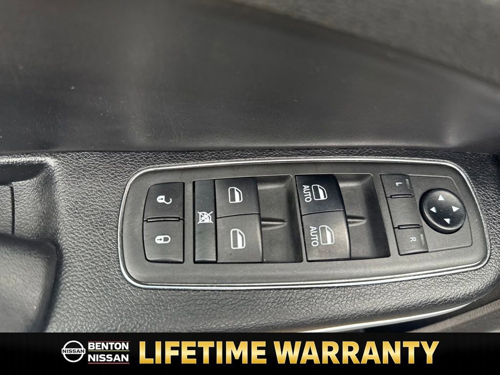 Used 2019 Chrysler 300 S image 12