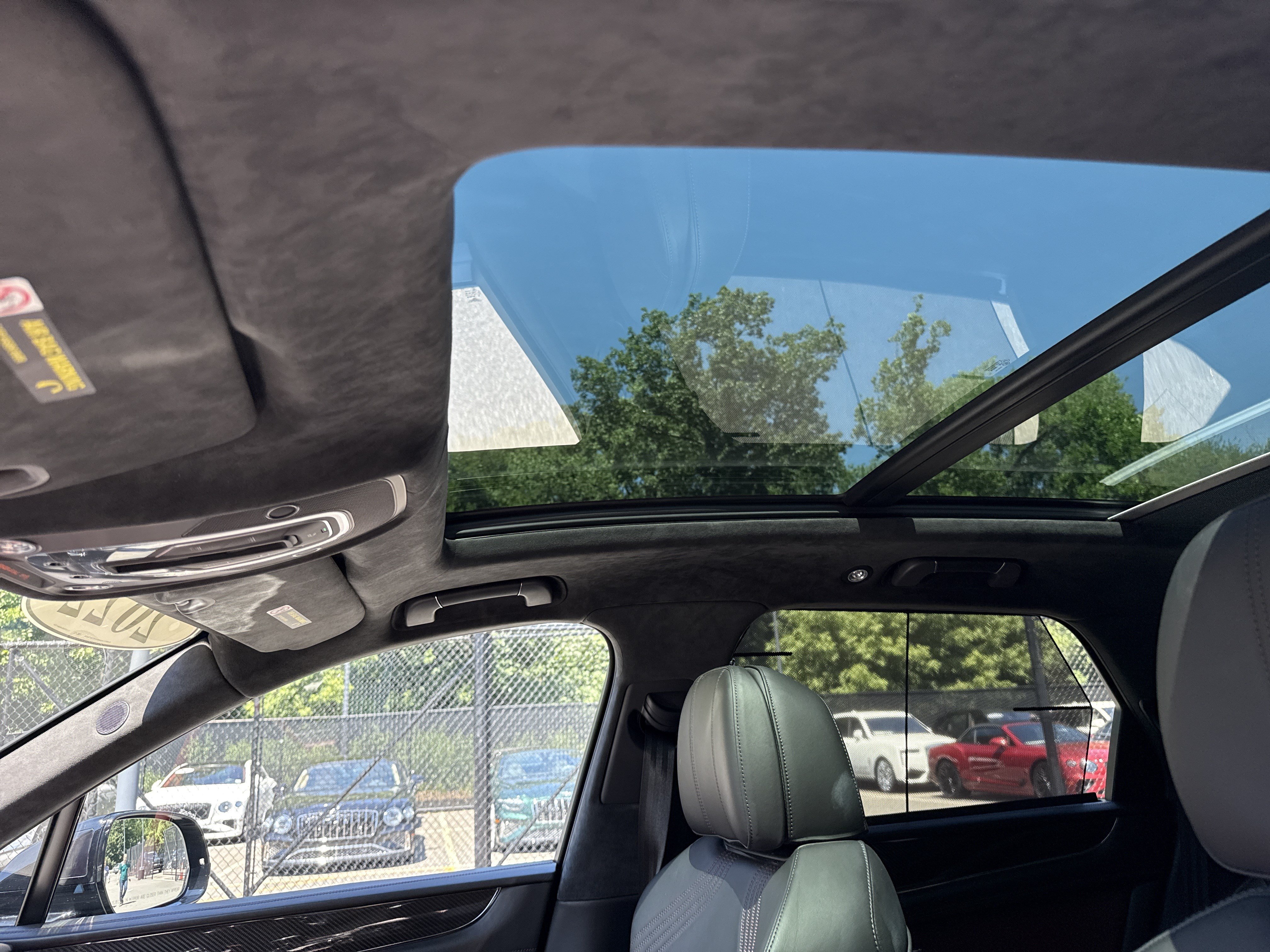 Used 2022 Bentley Bentayga AWD/4WD image 16