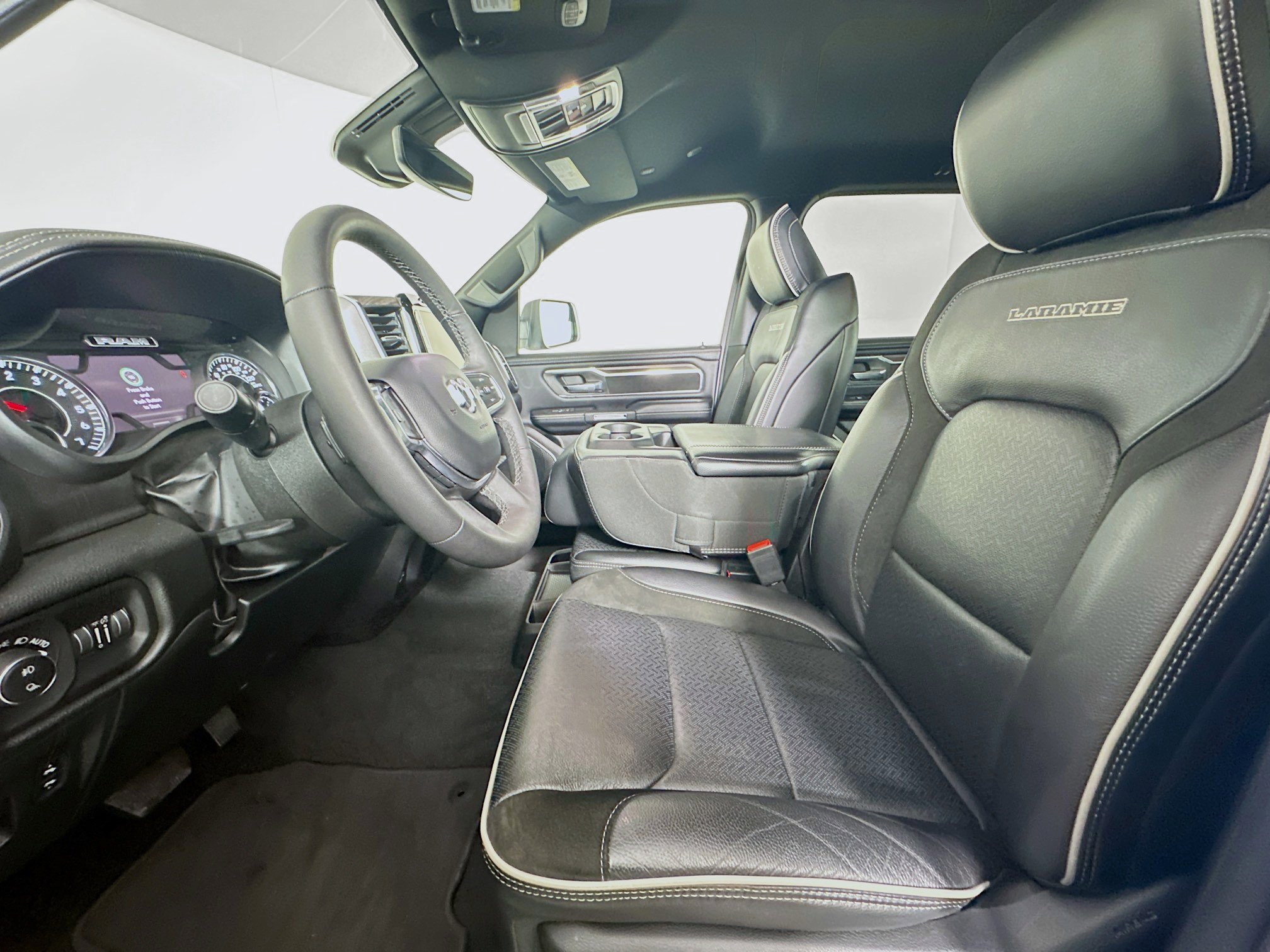 Used 2025 RAM 1500 Laramie image 13