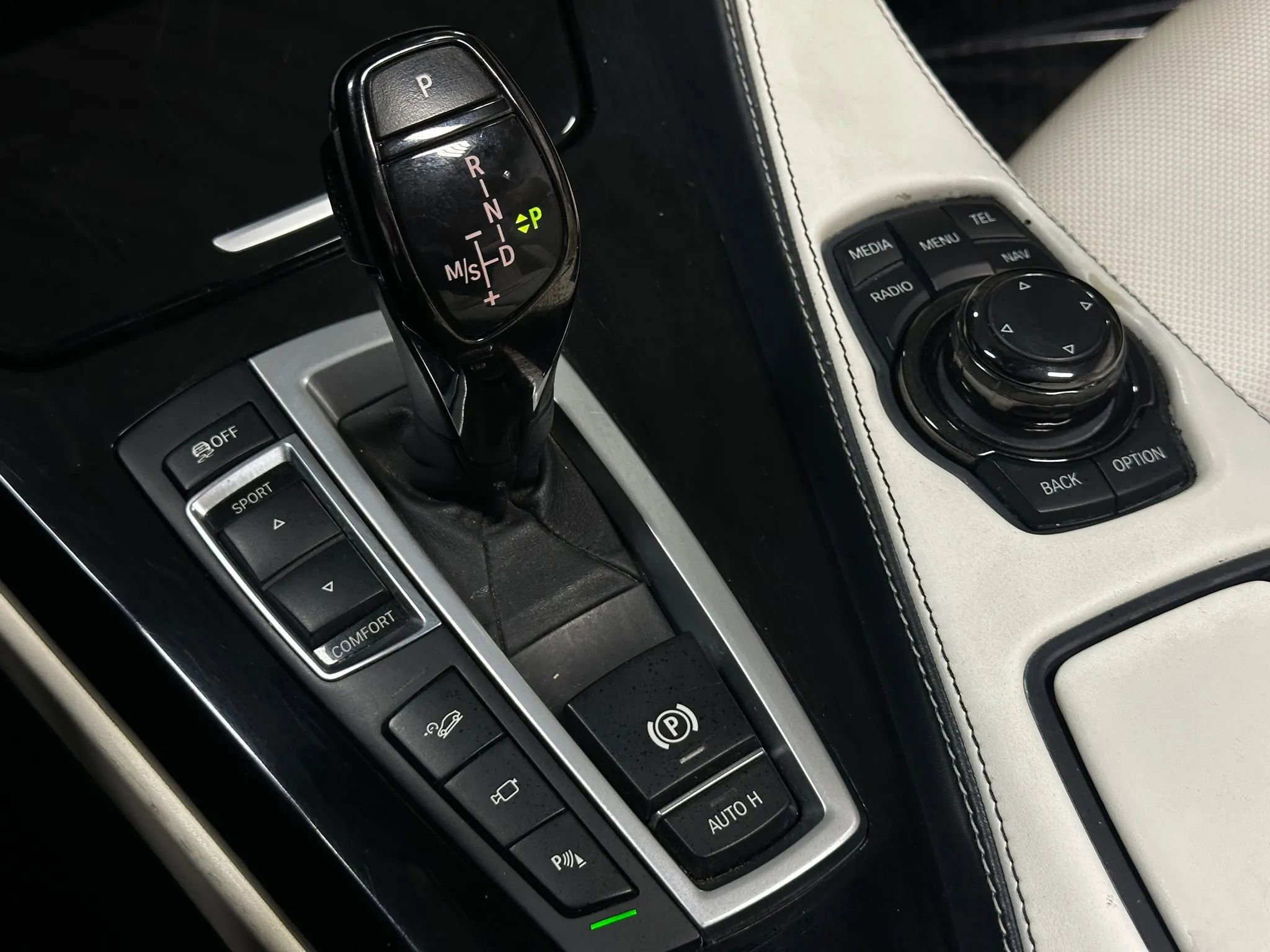 Used 2013 BMW 650i xDrive Convertible image 34